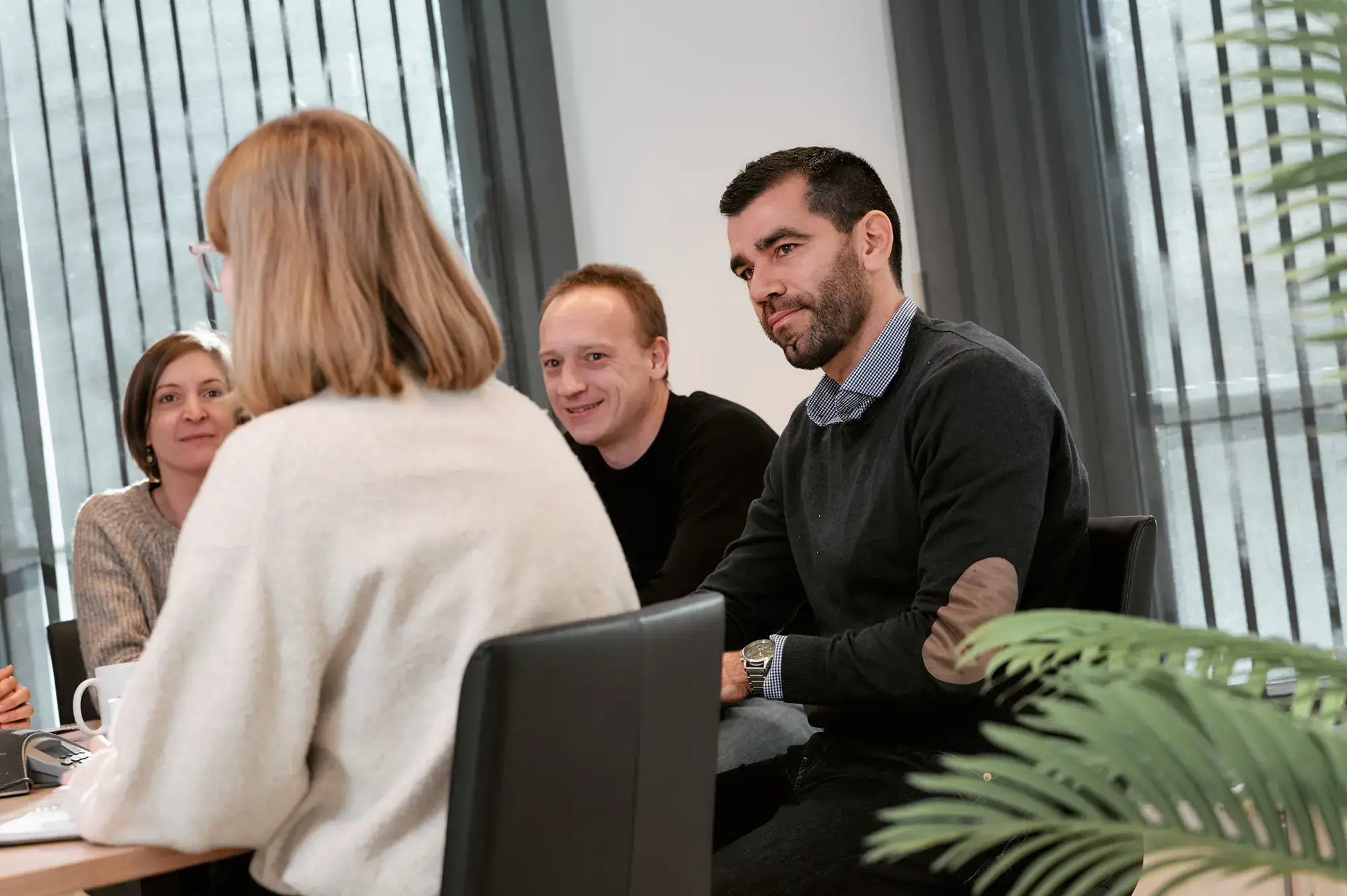 Réunion entre quatre experts en stratégie digitale