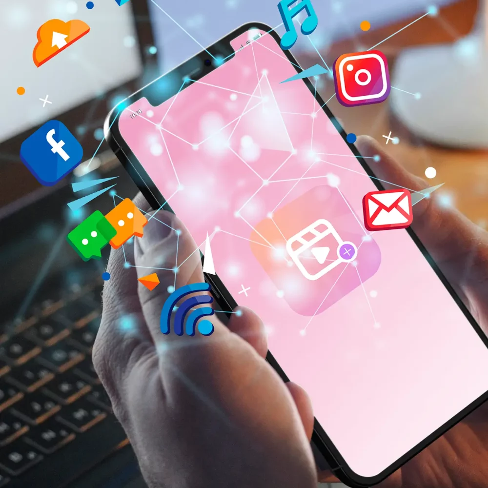 Smartphone affichant des applications de réseaux sociaux et de communication numérique